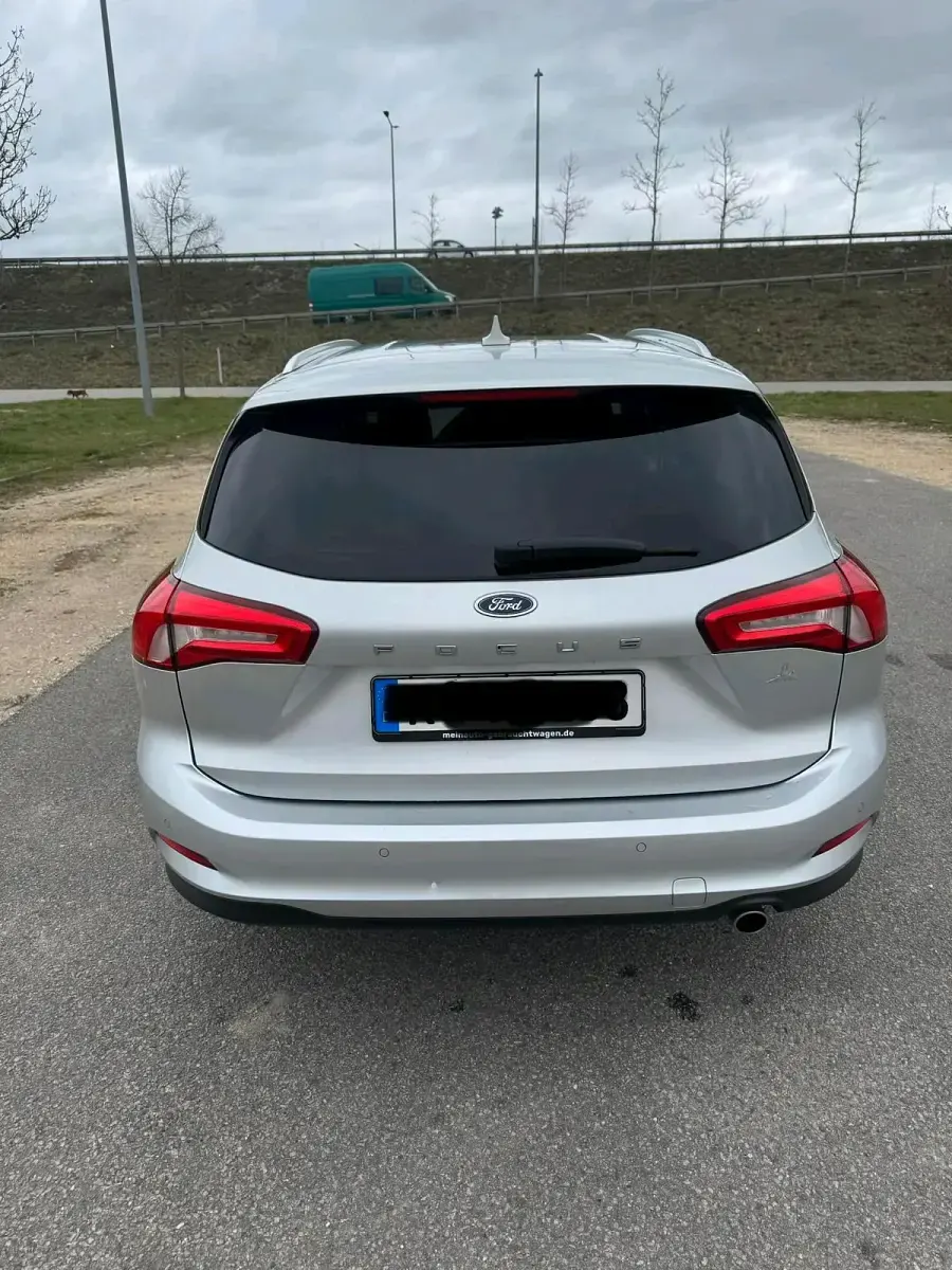 Używany Ford Focus Cool & Connect 120 KM (88 kW) 2019 Srebrny Kombi