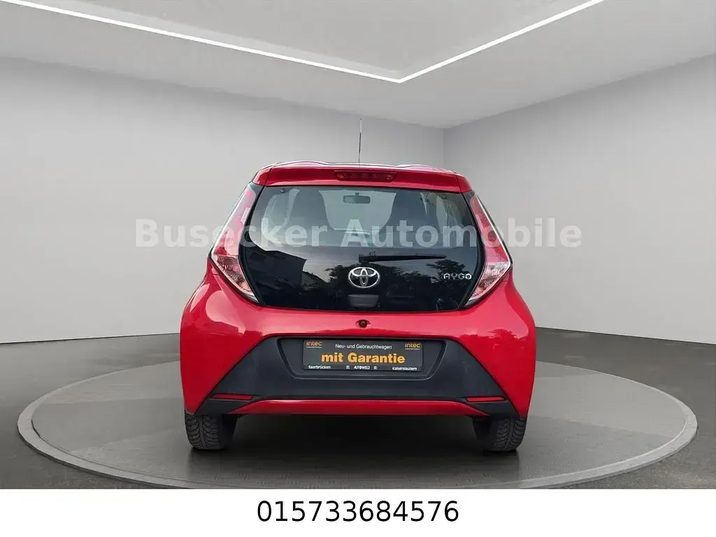Gebraucht Toyota Aygo X-play 69 PS (50 kW) 2015 Rot Kleinwagen