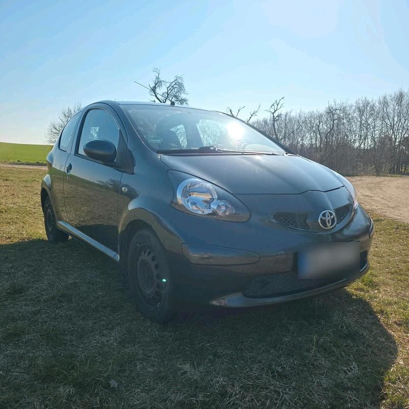 Gebraucht Toyota Aygo 68 PS (50 kW) 2007 Grau Kleinwagen