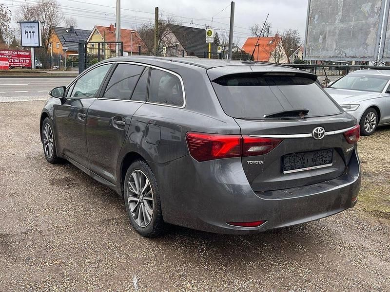 Gebraucht Toyota Avensis Executive 143 PS (105 kW) 2016 Grau Kombi