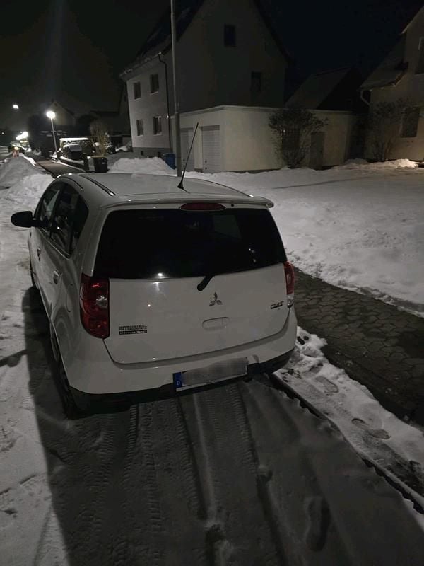 Second-hand Mitsubishi Colt Edition 95 CP (69 kW) 2011 Alb Hatchback
