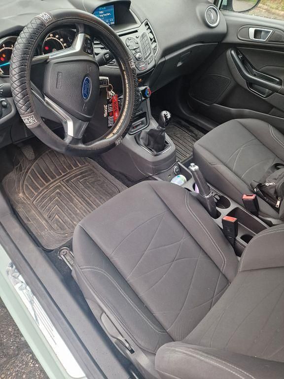 Gebraucht Ford Fiesta Trend 80 PS (58 kW) 2016 Andere farben Kleinwagen