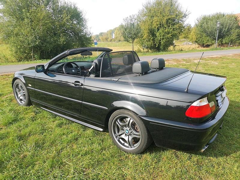 Schwarz Gebraucht 2001 BMW 330 Cabriolet Shadowline Cabrio | 13.895 € - Bild 1/4