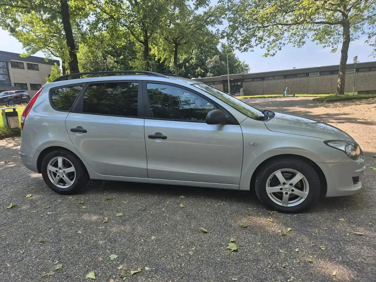 Używany Hyundai i30 109 KM (80 kW) 2010 Srebrny Kombi