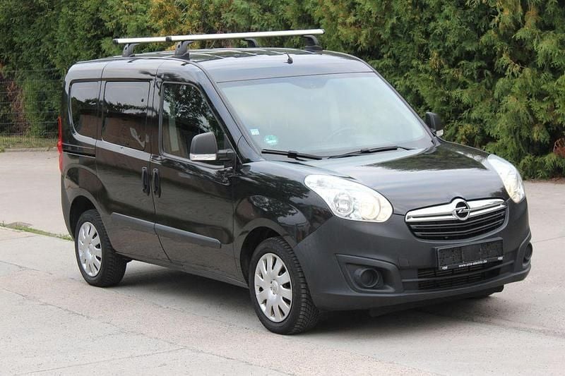 Schwarz Gebraucht 2018 Opel Combo Selection Van / Kleinbus | 5.900 € (Guter Preis) - Bild 1/4