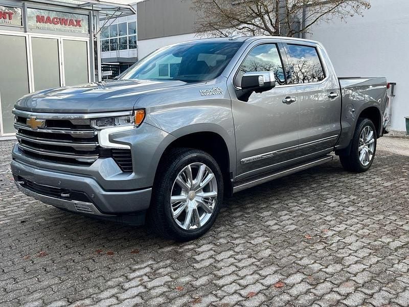 Neu Chevrolet Silverado 426 PS (313 kW) 2025 Grau SUV