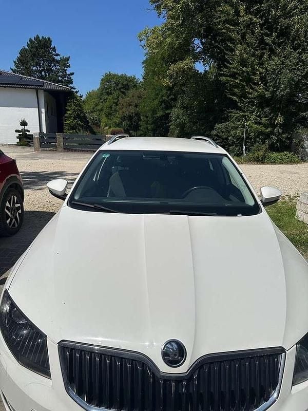 Weiß Gebraucht 2016 Skoda Octavia Style Kombi | 7.500 € (Superpreis) - Bild 1/4