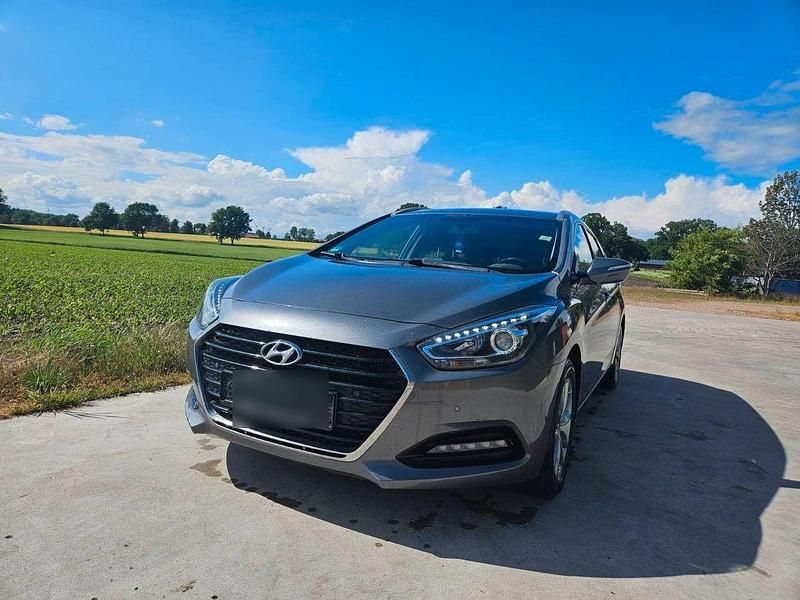 Blau Gebraucht 2016 Hyundai i40 Kombi | 6.000 € (Guter Preis) - Bild 1/4