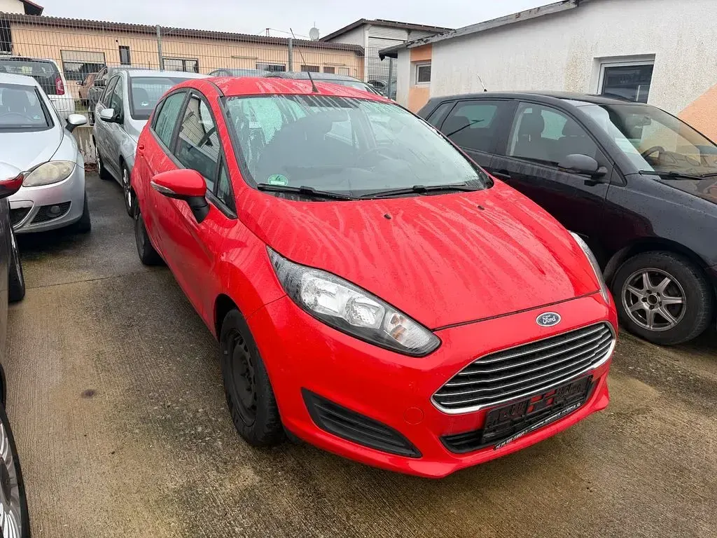 Usata Ford Fiesta Trend 95 CV (69 kW) 2015 Rosso Utilitaria
