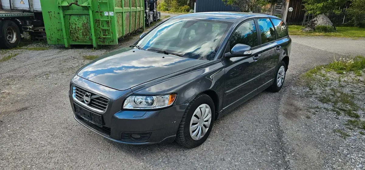 Gebraucht Volvo V50 109 PS (80 kW) 2010 Braun Kombi