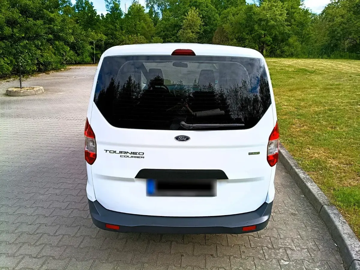 Gebraucht Ford Tourneo 101 PS (74 kW) 2016 Weiß Kombi