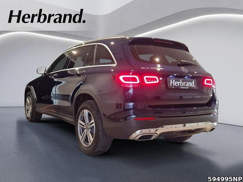 Gebraucht Mercedes GLC300e 306 PS (225 kW) 2021 Cavansitblau metallic SUV