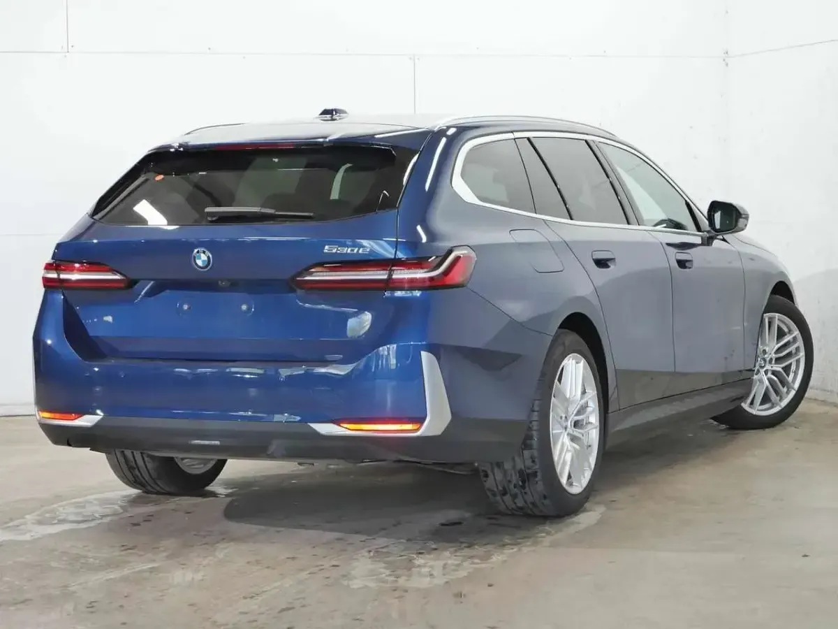 Gebraucht BMW 530e Comfort Edition 299 PS (219 kW) 2024 Blau Kombi