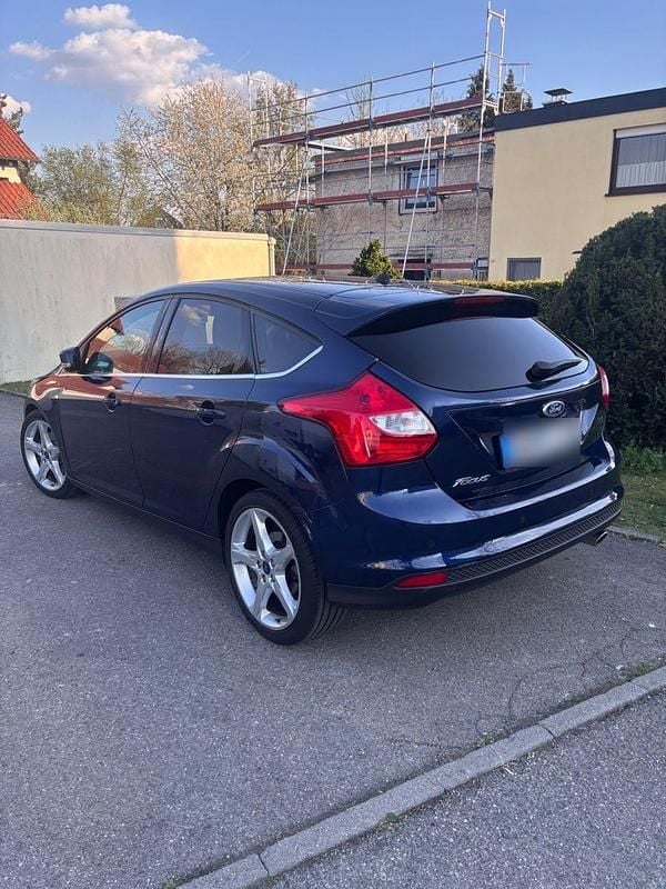 Używany Ford Focus Titanium 182 KM (133 kW) 2011 Niebieski Sedan/Limuzyna