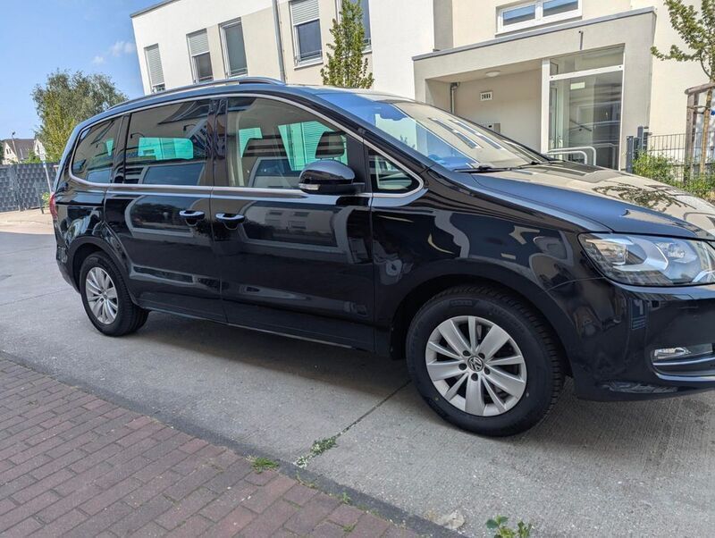 Schwarz Gebraucht 2011 VW Sharan Van / Kleinbus | 15.490 € (Teuer) - Bild 1/4