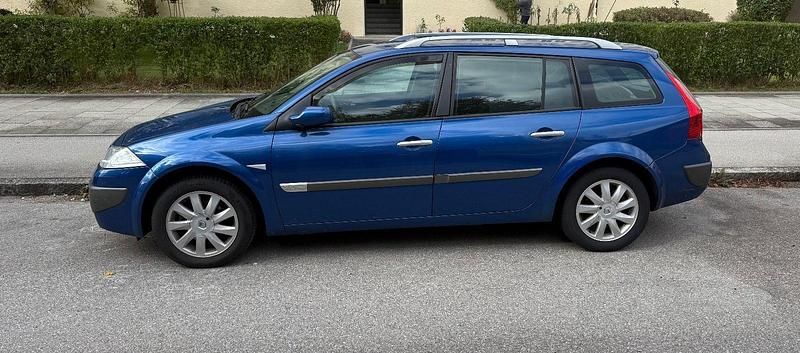 Blau Gebraucht 2006 Renault Mégane GrandTour Kombi | 2.800 € (Teuer) - Bild 1/4