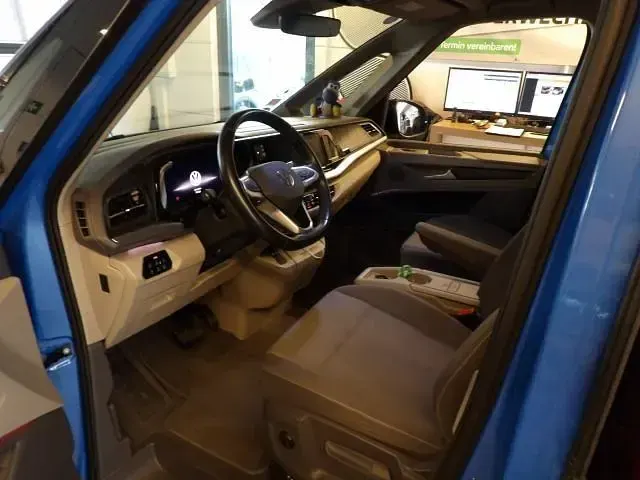 Gebraucht VW Multivan Energetic 218 PS (160 kW) 2022 Medium blue metallic/ candywe Van / Kleinbus