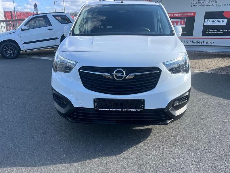 Używany Opel Combo Selection 76 KM (55 kW) 2021 Biały Minivan