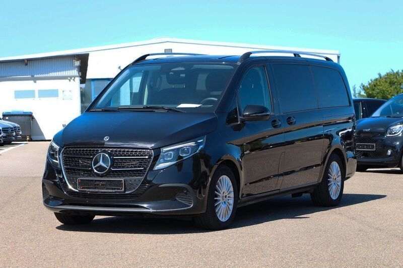 Schwarz Gebraucht 2024 Mercedes V300 Style Van / Kleinbus | 70.890 € - Bild 1/4