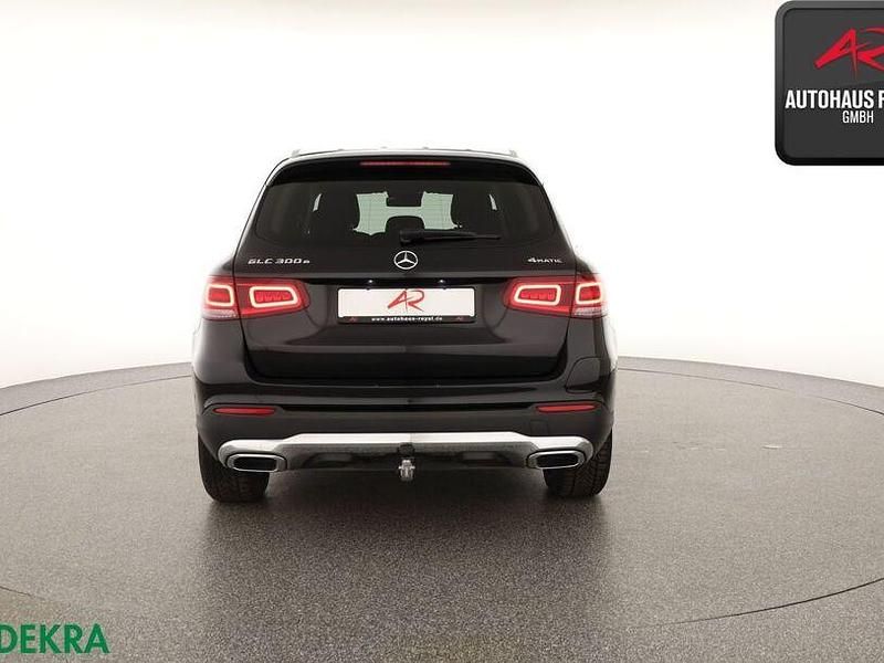 Gebraucht Mercedes GLC300e 320 PS (235 kW) 2022 Obsidianschwarz SUV