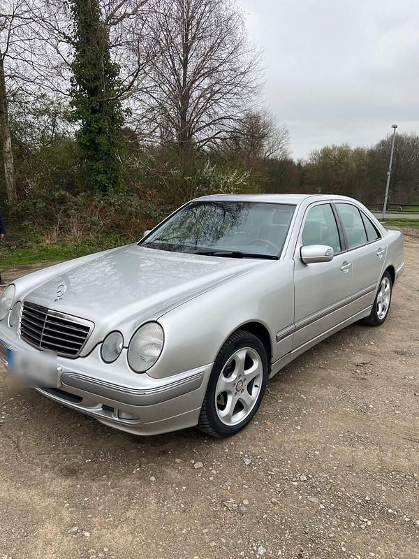 Gebraucht Mercedes E240 Elegance 170 PS (125 kW) 2000 Silber Limousine