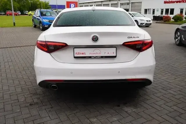 Gebraucht Alfa Romeo Giulia Super 150 PS (110 kW) 2017 Weiß Limousine