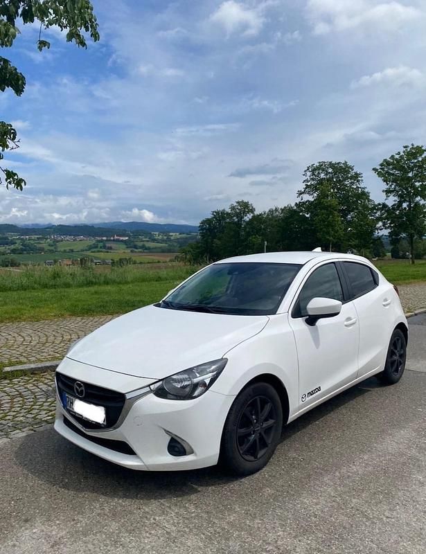 Weiß Gebraucht 2019 Mazda 2 Kizoku Kombi | 9.999 € (Guter Preis) - Bild 1/4