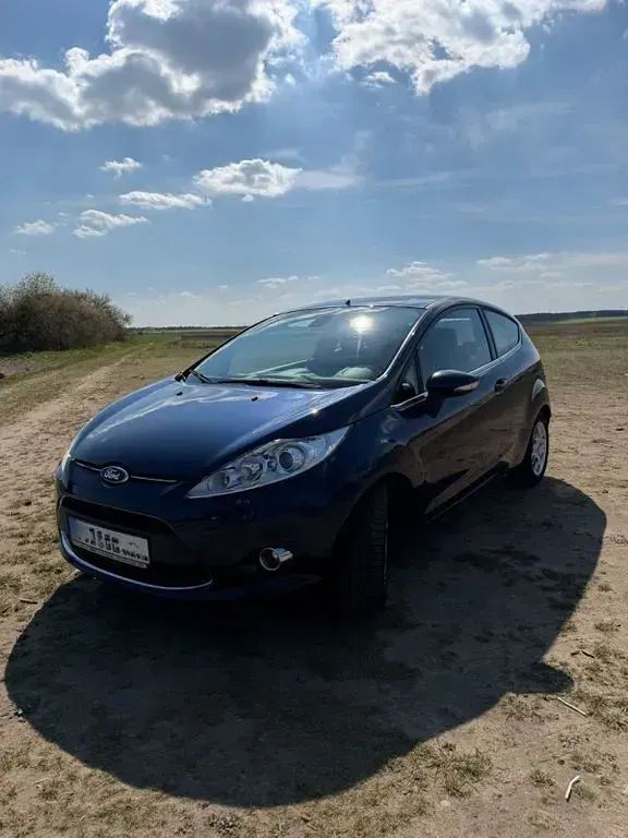 Gebraucht Ford Fiesta Trend 82 PS (60 kW) 2012 Blau Limousine
