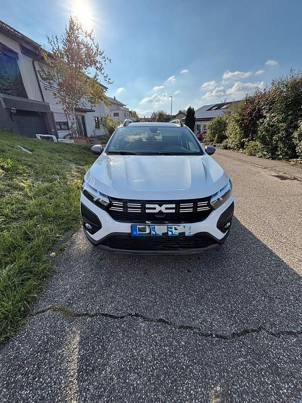 Weiß Gebraucht 2023 Dacia Sandero Expression Kleinwagen | 16.700 € (Fairer Preis) - Bild 1/4