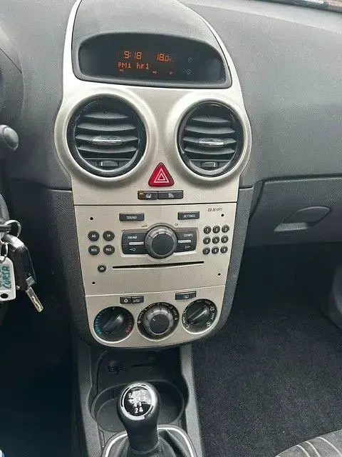 Gebraucht Opel Corsa 90 PS (66 kW) 2007 Silber Kleinwagen