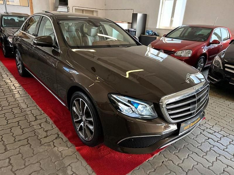 Gebraucht Mercedes E220 194 PS (142 kW) 2016 Braun Limousine