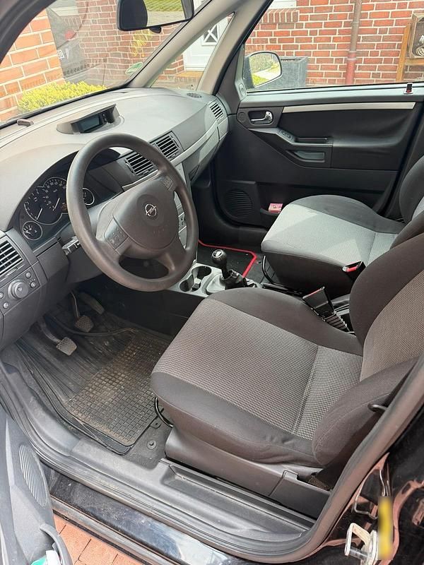Second-hand Opel Meriva 101 CP (74 kW) 2004 Negru Monovolum