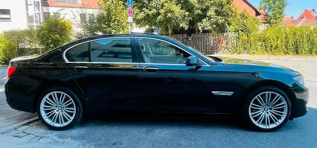 Gebraucht BMW 730 235 PS (172 kW) 2011 Schwarz Limousine
