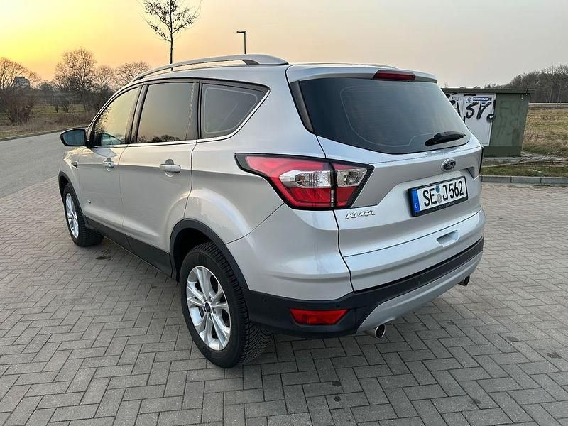 Gebraucht Ford Kuga Titanium 150 PS (110 kW) 2017 Silber SUV