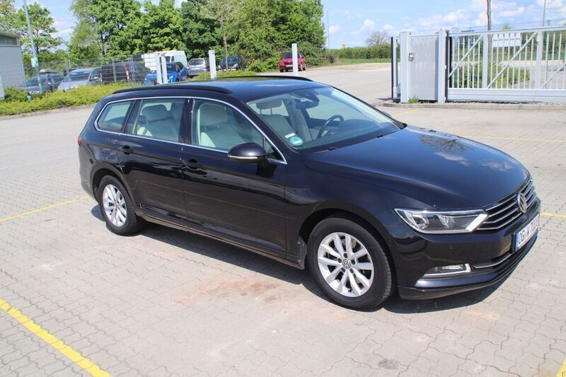 Schwarz Gebraucht 2019 VW Passat Comfortline Kombi | 14.300 € (Superpreis) - Bild 1/4