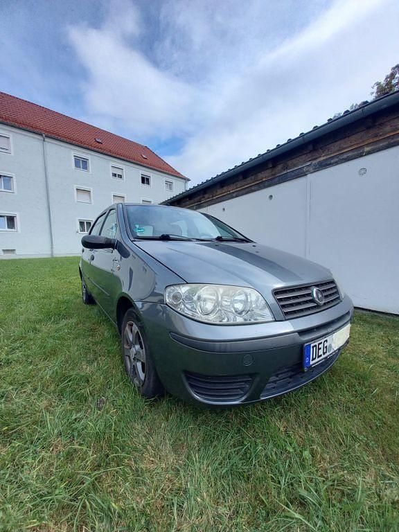 Grau Gebraucht 2004 Fiat Punto Kleinwagen | 550 € (Guter Preis) - Bild 1/4