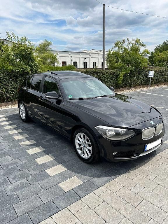 Schwarz Gebraucht 2012 BMW 118 Sport Line Kleinwagen | 7.200 € (Guter Preis) - Bild 1/4