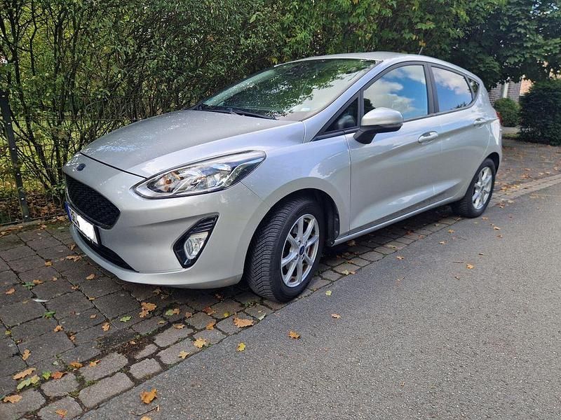 Silber Gebraucht 2018 Ford Fiesta Cool & Connect Kleinwagen | 8.499 € (Guter Preis) - Bild 1/4