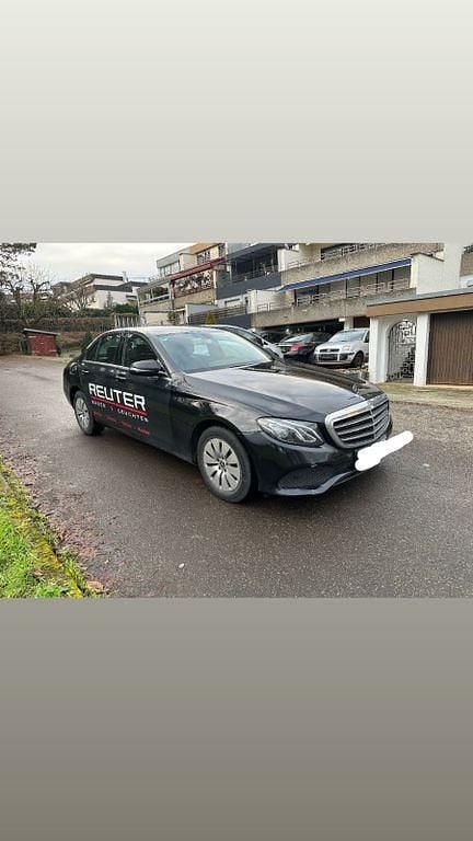 Schwarz Gebraucht 2018 Mercedes E200 Limousine | 12.200 € (Guter Preis) - Bild 1/4