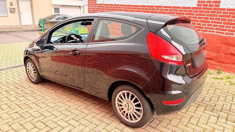 Gebraucht Ford Fiesta 75 PS (55 kW) 2010 Schwarz Kleinwagen