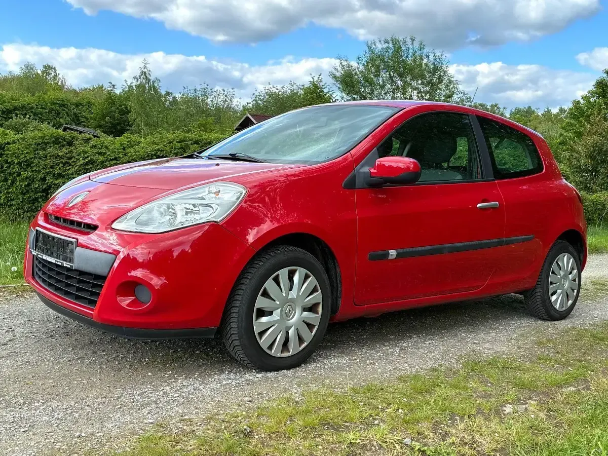 Gebraucht Renault Clio III Expression 75 PS (55 kW) 2011 Rot Kleinwagen
