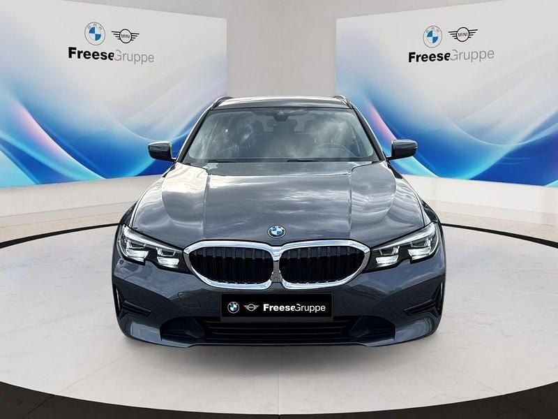 Gebraucht BMW 320 Advantage 190 PS (139 kW) 2022 Grau Kombi