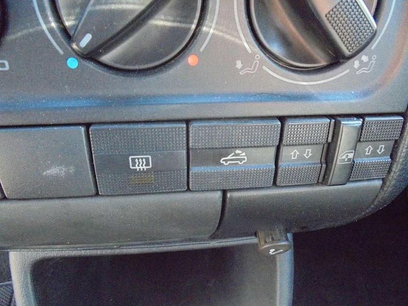 Gebraucht VW Golf Cabriolet 90 PS (66 kW) 1994 Rot metallic Cabrio