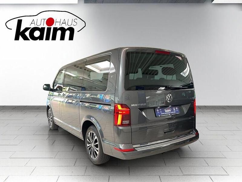 Usado VW Multivan Highline 2020 Gris Monovolumen