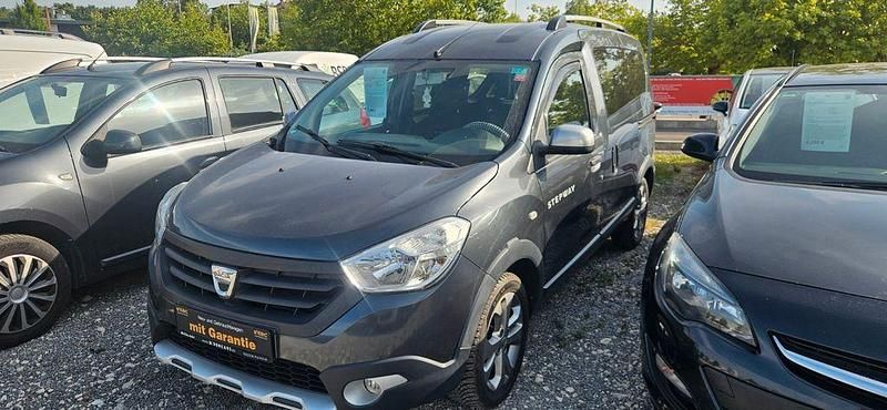 Grau Gebraucht 2017 Dacia Dokker Stepway Van | 7.490 € (Guter Preis) - Bild 1/4