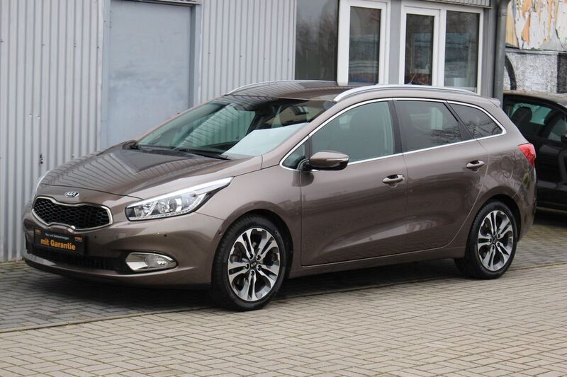 Beige Gebraucht 2013 Kia Ceed Sportswagon Spirit Kombi | 9.980 € (Fairer Preis) - Bild 1/4