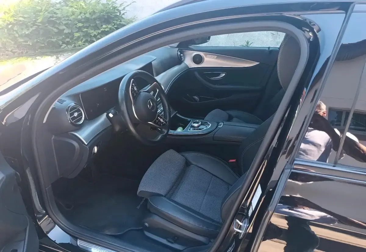 Second-hand Mercedes E300 194 CP (142 kW) 2020 Negru Break