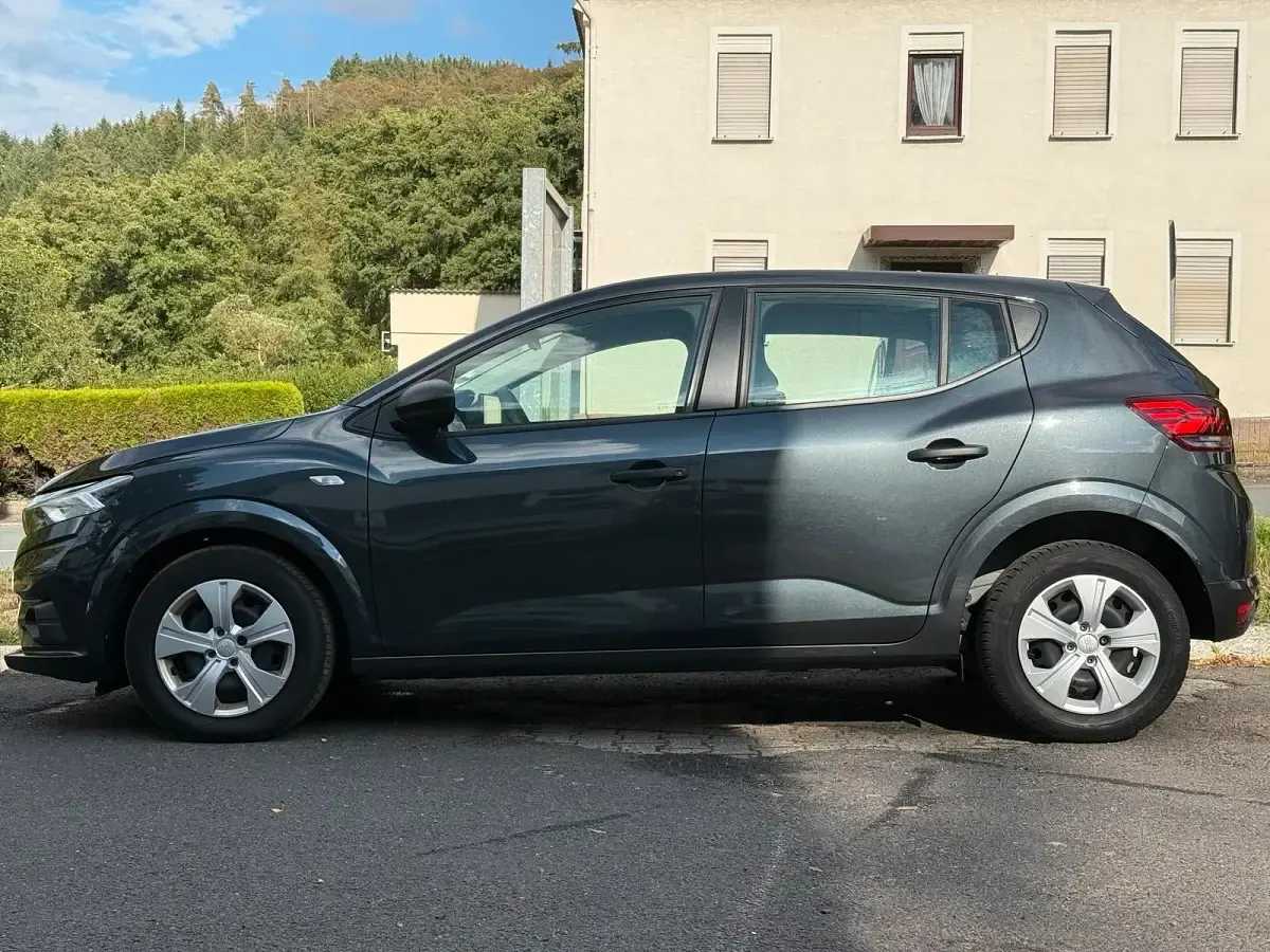 Gebraucht Dacia Sandero Essentiel 67 PS (49 kW) 2023 Grau Kleinwagen