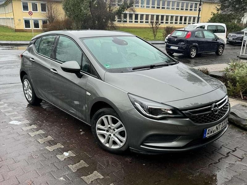 Gebraucht Opel Astra 105 PS (77 kW) 2016 Grau Limousine