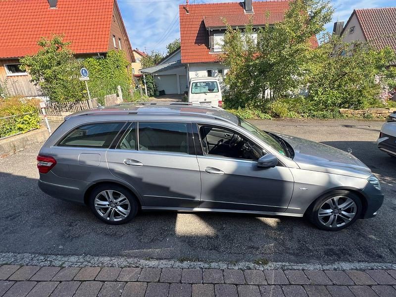 Gebraucht Mercedes E350 265 PS (194 kW) 2011 Grau Kombi